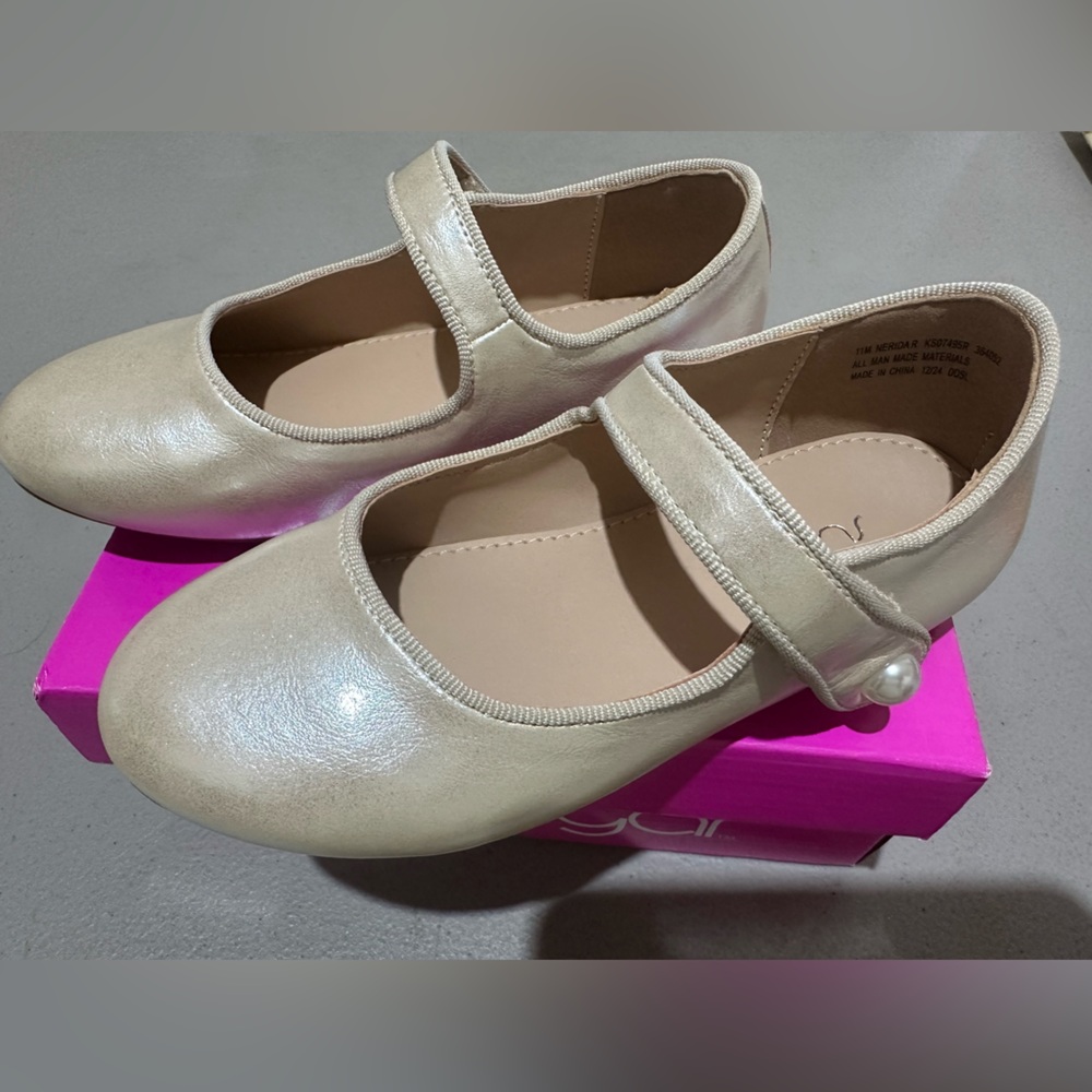 NIB Sugar Cream girl's Mary Jane Shoes size 11